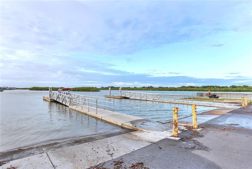 待售: $319,000 (0.42 acres)