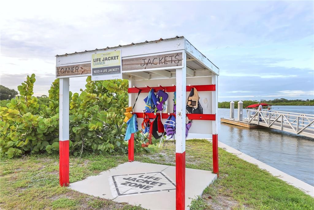 待售: $319,000 (0.42 acres)