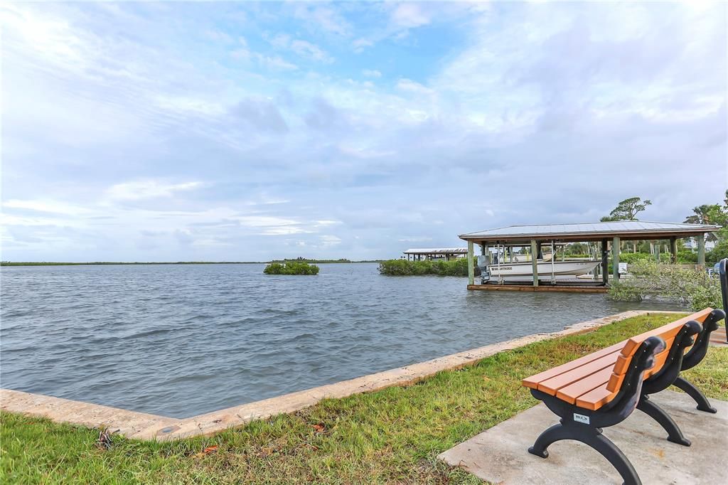 待售: $319,000 (0.42 acres)