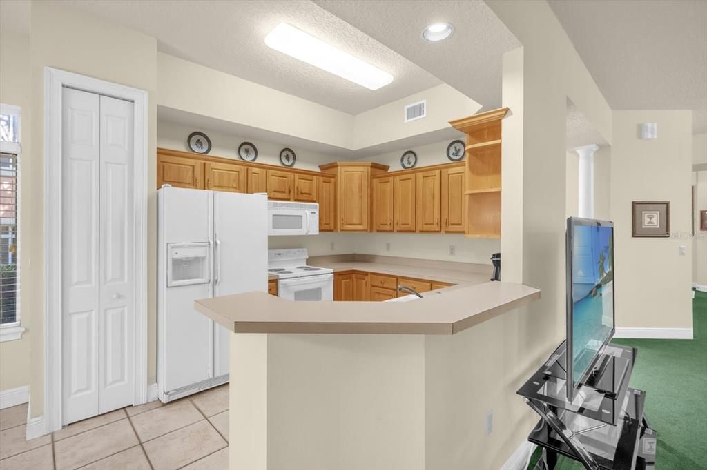 На продажу: $300,000 (2 спален, 2 ванн, 1628 Квадратных фут)