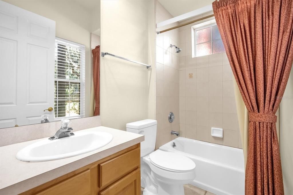 На продажу: $300,000 (2 спален, 2 ванн, 1628 Квадратных фут)