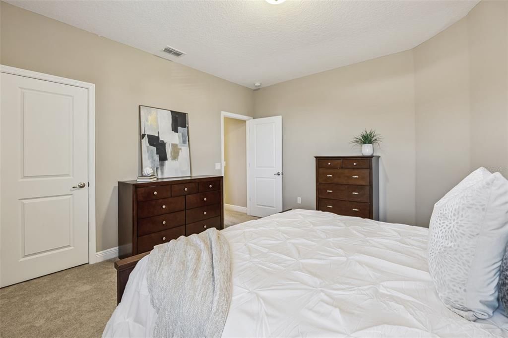 For Sale: $1,000,000 (5 beds, 4 baths, 3291 Square Feet)