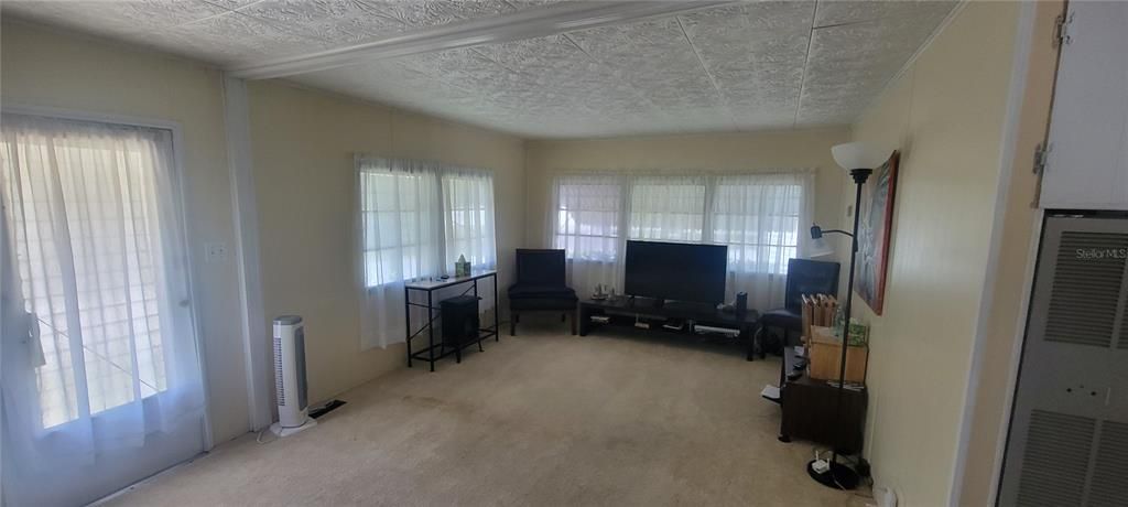 Под контрактом: $60,000 (1 спален, 1 ванн, 696 Квадратных фут)