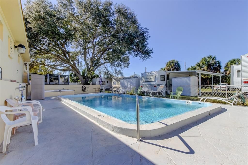 Под контрактом: $60,000 (1 спален, 1 ванн, 696 Квадратных фут)