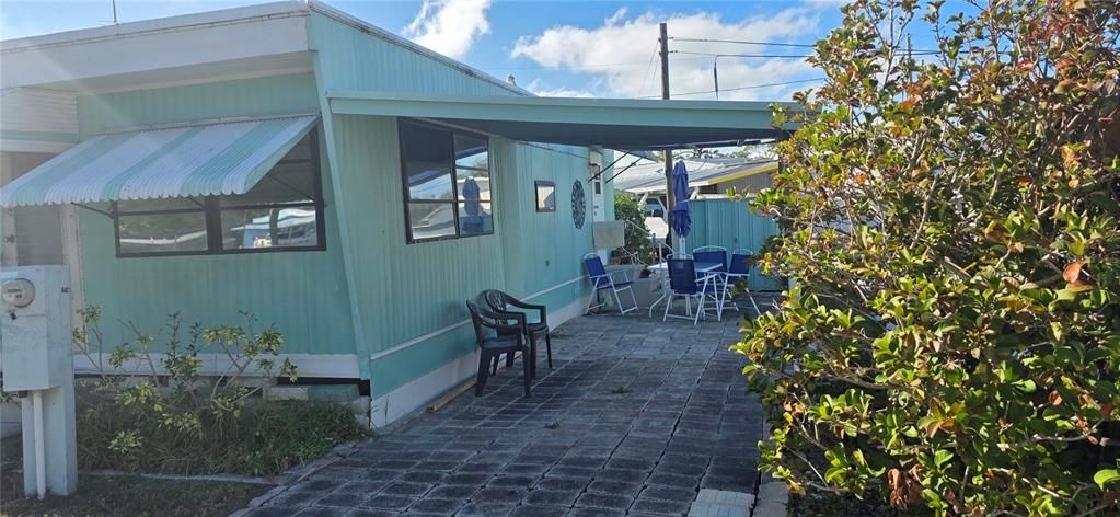 Под контрактом: $60,000 (1 спален, 1 ванн, 696 Квадратных фут)