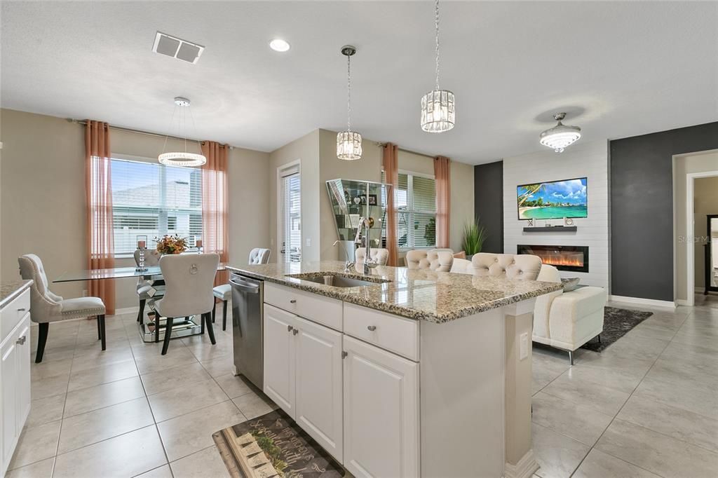 На продажу: $464,900 (3 спален, 2 ванн, 2208 Квадратных фут)