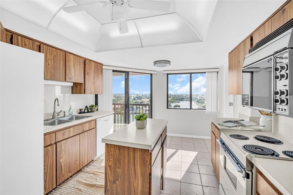 For Sale: $615,000 (2 beds, 2 baths, 1530 Square Feet)