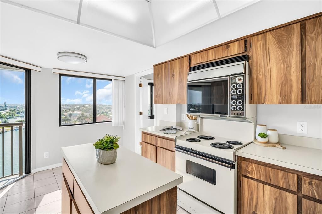 For Sale: $615,000 (2 beds, 2 baths, 1530 Square Feet)