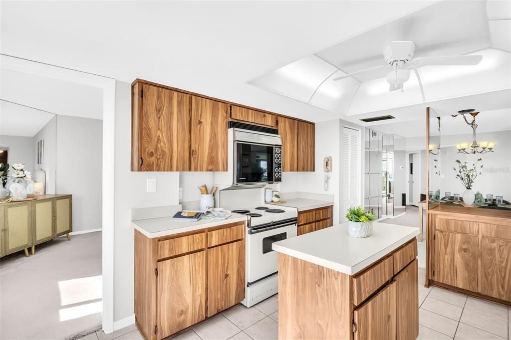 For Sale: $615,000 (2 beds, 2 baths, 1530 Square Feet)