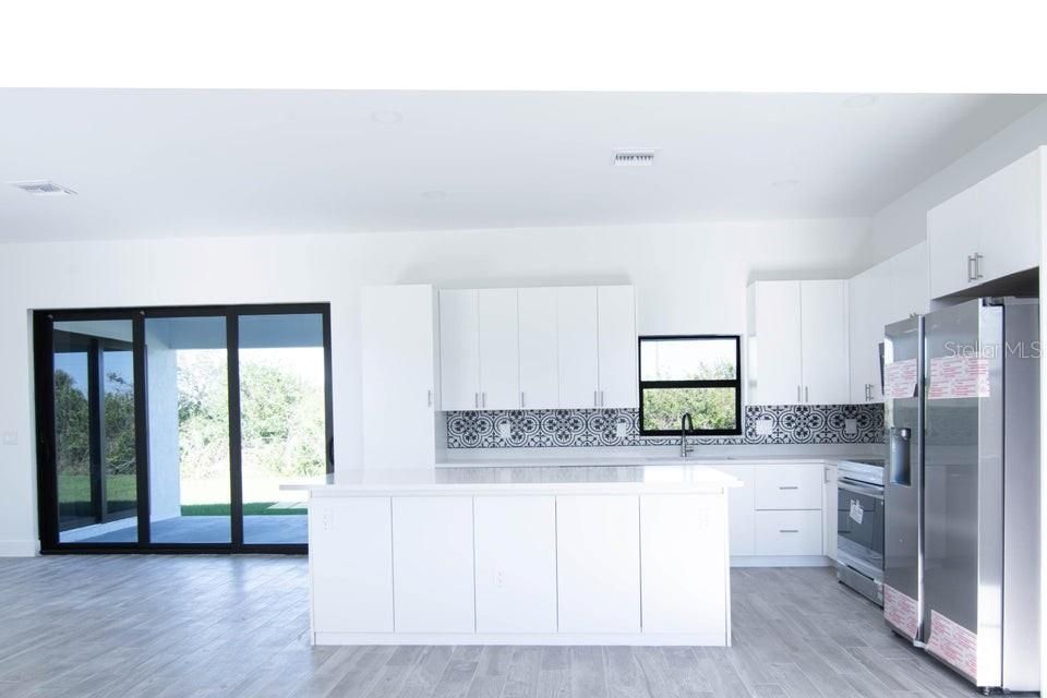 For Rent: $2,500 (4 beds, 2 baths, 1803 Square Feet)