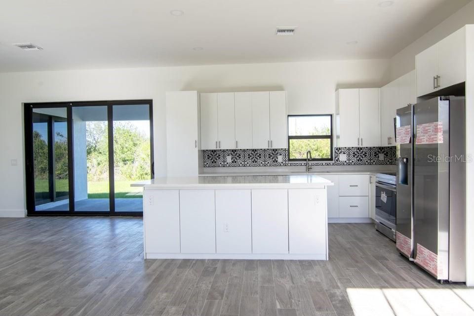 For Rent: $2,500 (4 beds, 2 baths, 1803 Square Feet)