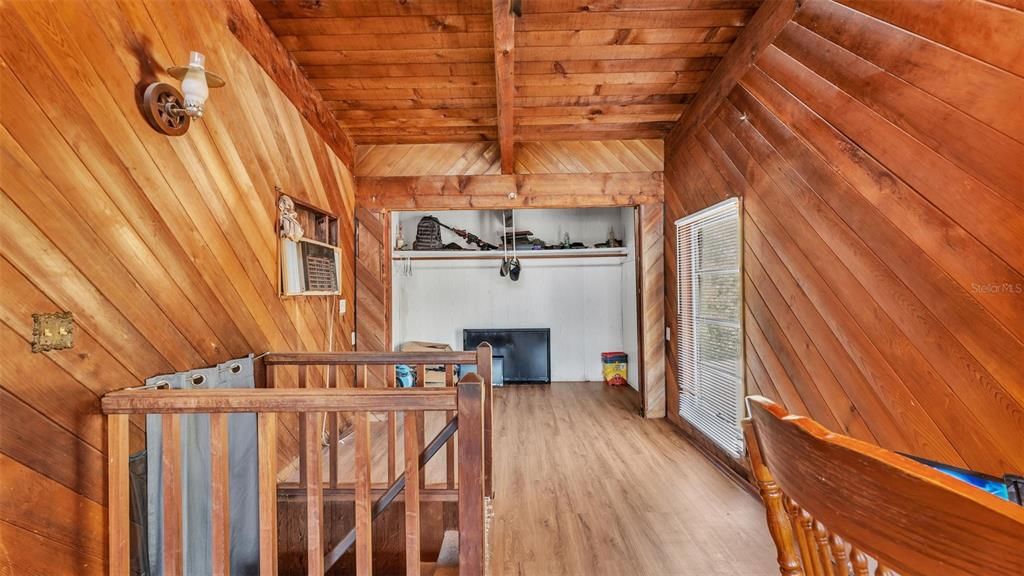 For Sale: $275,000 (6 beds, 2 baths, 2173 Square Feet)