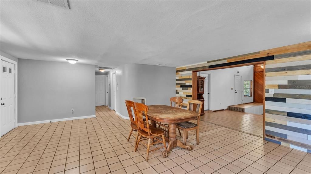 For Sale: $275,000 (6 beds, 2 baths, 2173 Square Feet)