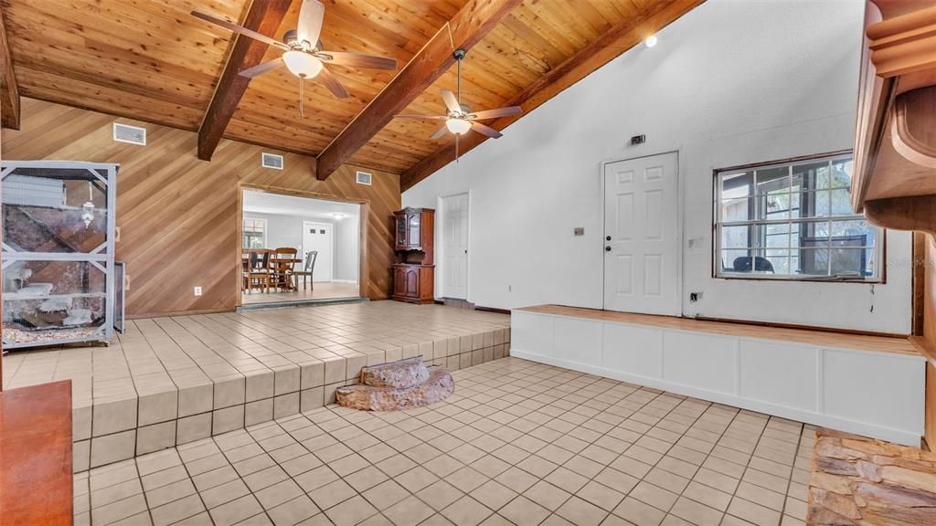 For Sale: $275,000 (6 beds, 2 baths, 2173 Square Feet)