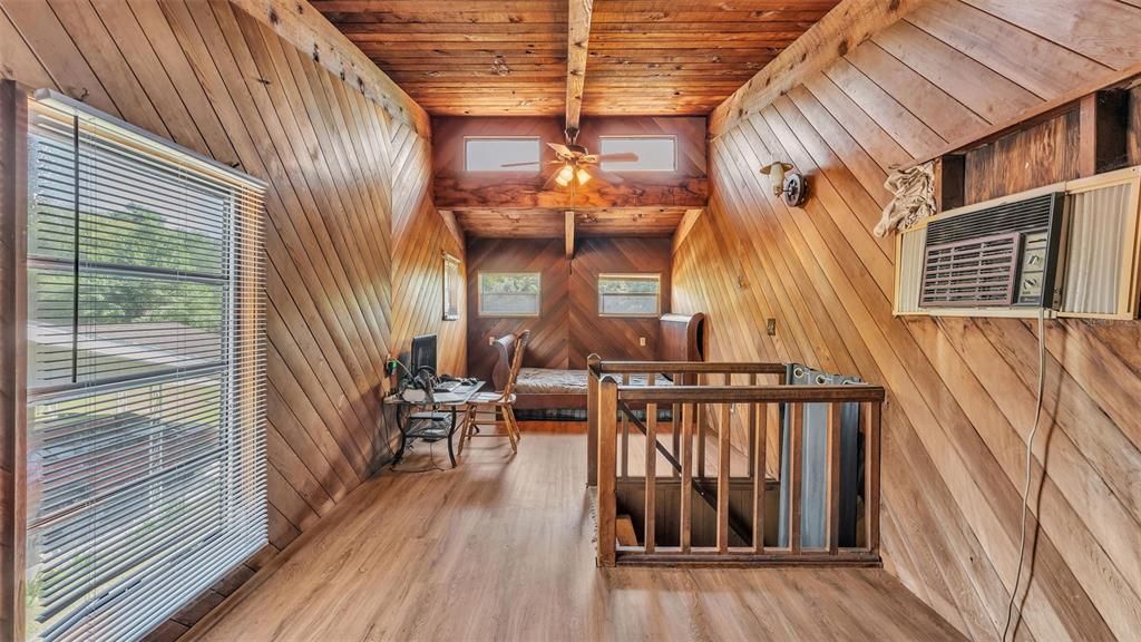 For Sale: $275,000 (6 beds, 2 baths, 2173 Square Feet)