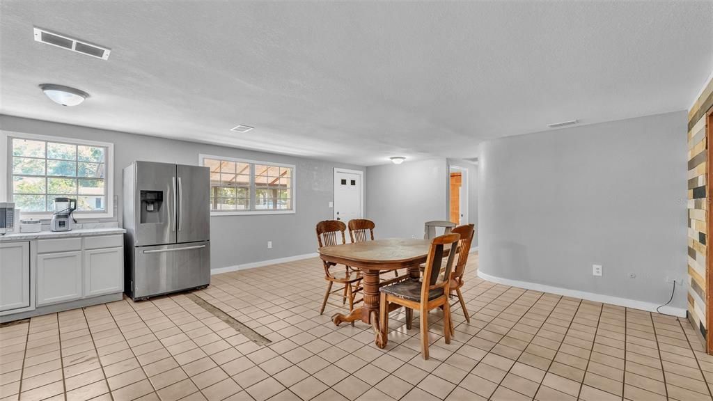 For Sale: $275,000 (6 beds, 2 baths, 2173 Square Feet)