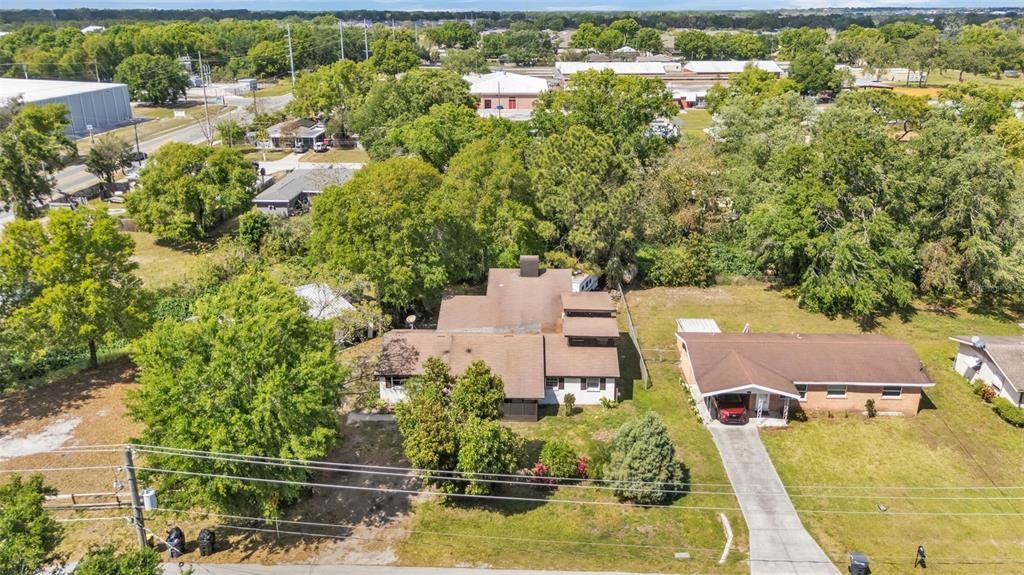 For Sale: $275,000 (6 beds, 2 baths, 2173 Square Feet)