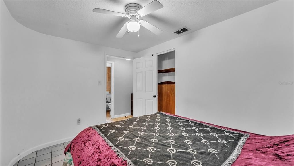 For Sale: $275,000 (6 beds, 2 baths, 2173 Square Feet)