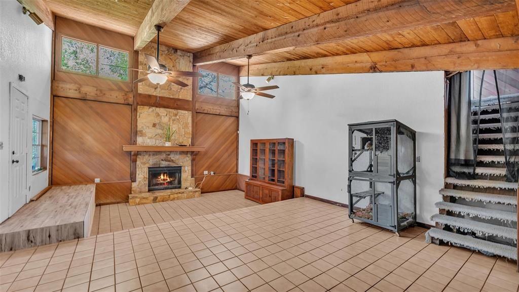 For Sale: $275,000 (6 beds, 2 baths, 2173 Square Feet)