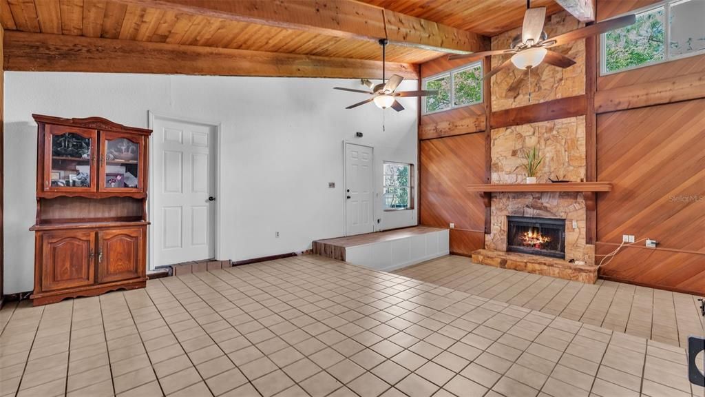 For Sale: $275,000 (6 beds, 2 baths, 2173 Square Feet)