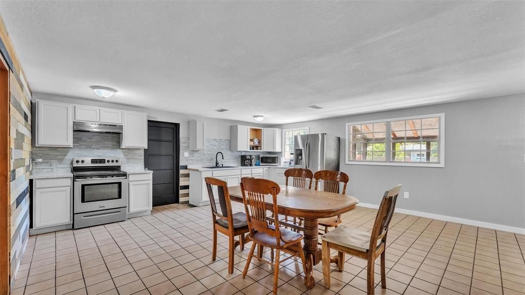 For Sale: $275,000 (6 beds, 2 baths, 2173 Square Feet)