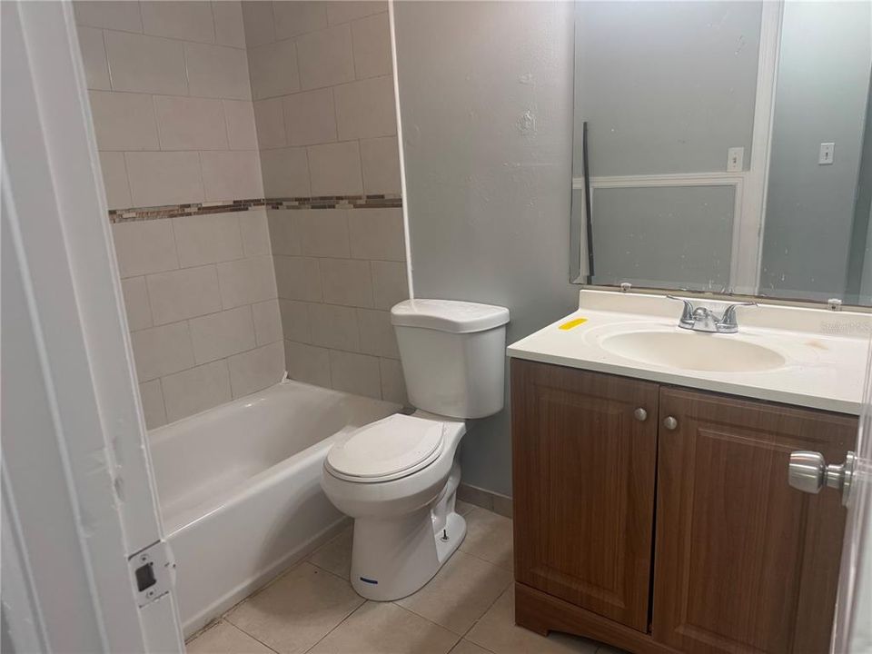 出租: $1,650 (3 贝兹, 2 浴室, 1011 平方英尺)