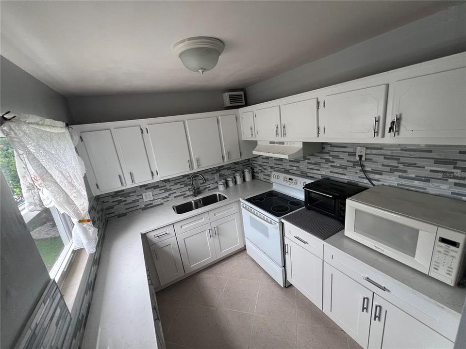 For Sale: $135,000 (2 beds, 1 baths, 798 Square Feet)