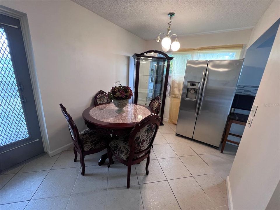 For Sale: $135,000 (2 beds, 1 baths, 798 Square Feet)