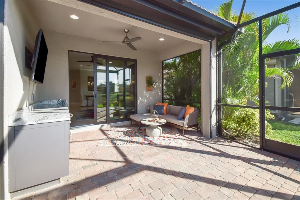 For Sale: $439,900 (2 beds, 2 baths, 1611 Square Feet)