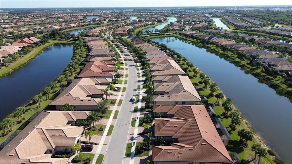 For Sale: $439,900 (2 beds, 2 baths, 1611 Square Feet)