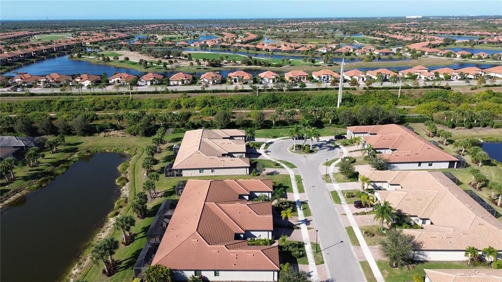 For Sale: $439,900 (2 beds, 2 baths, 1611 Square Feet)