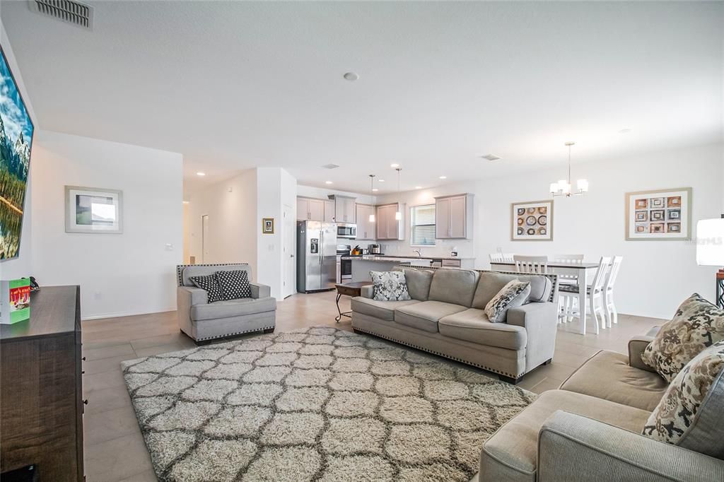 待售: $425,000 (4 贝兹, 2 浴室, 1859 平方英尺)