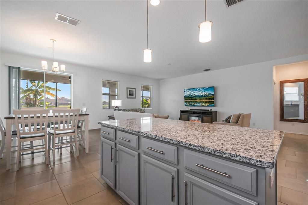 待售: $425,000 (4 贝兹, 2 浴室, 1859 平方英尺)