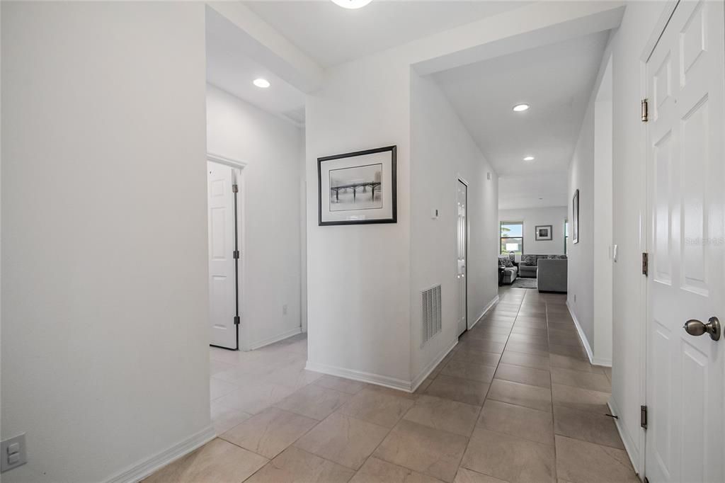 待售: $425,000 (4 贝兹, 2 浴室, 1859 平方英尺)