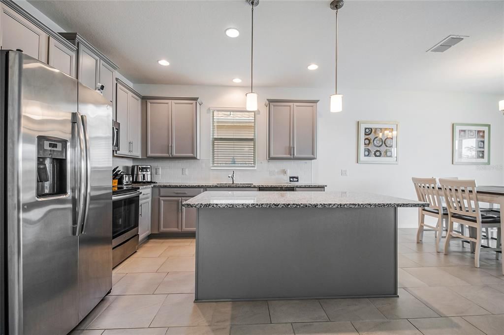 待售: $425,000 (4 贝兹, 2 浴室, 1859 平方英尺)