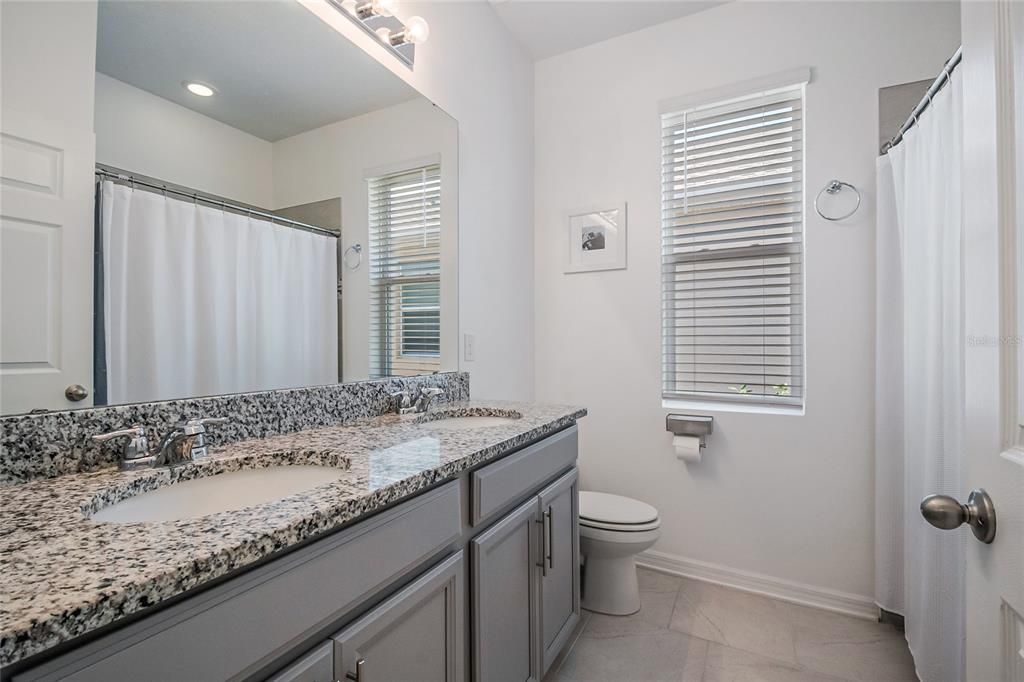 待售: $425,000 (4 贝兹, 2 浴室, 1859 平方英尺)