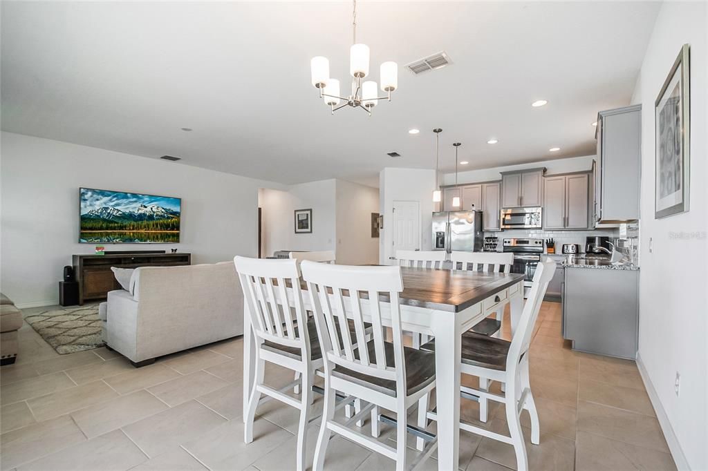 待售: $425,000 (4 贝兹, 2 浴室, 1859 平方英尺)