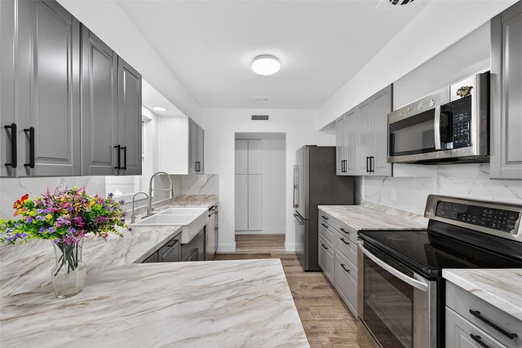 For Sale: $649,000 (5 beds, 4 baths, 2430 Square Feet)