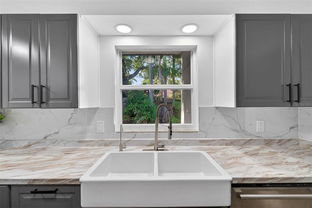 For Sale: $649,000 (5 beds, 4 baths, 2430 Square Feet)