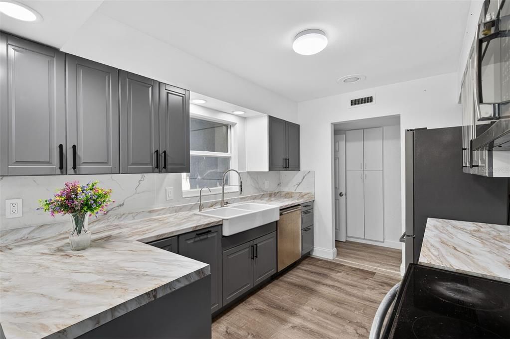 For Sale: $649,000 (5 beds, 4 baths, 2430 Square Feet)