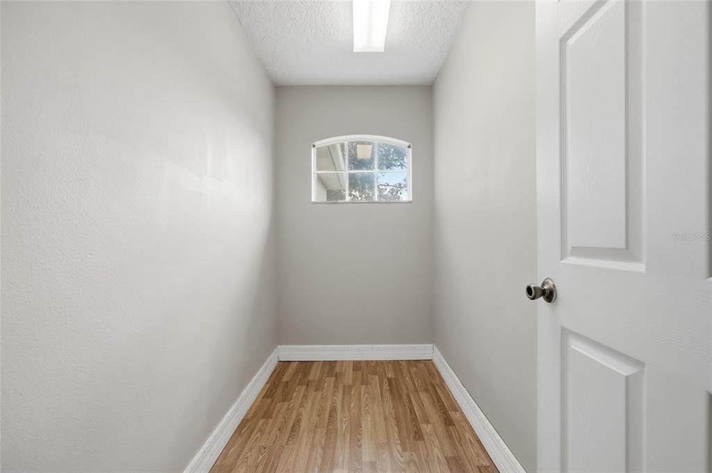 На продажу: $800,000 (6 спален, 3 ванн, 3748 Квадратных фут)