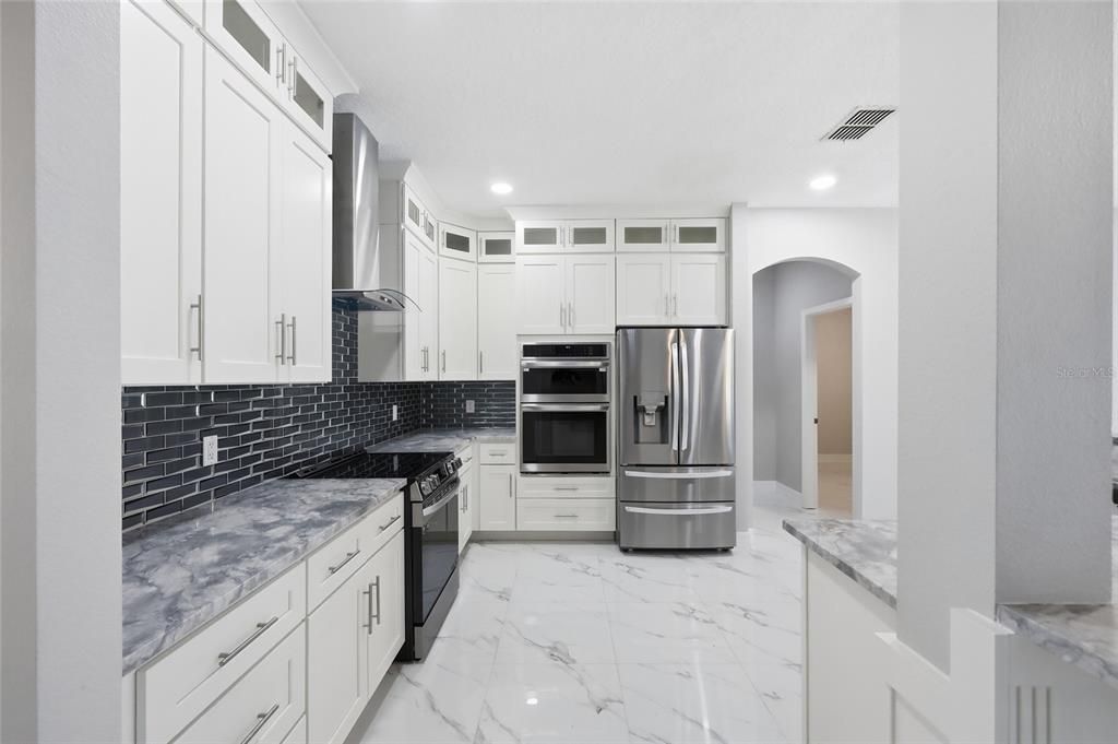 На продажу: $800,000 (6 спален, 3 ванн, 3748 Квадратных фут)