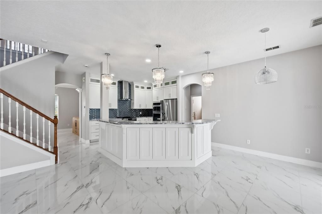 На продажу: $800,000 (6 спален, 3 ванн, 3748 Квадратных фут)