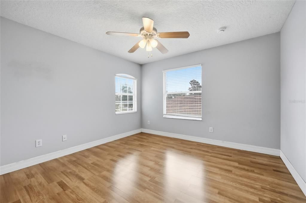 На продажу: $800,000 (6 спален, 3 ванн, 3748 Квадратных фут)