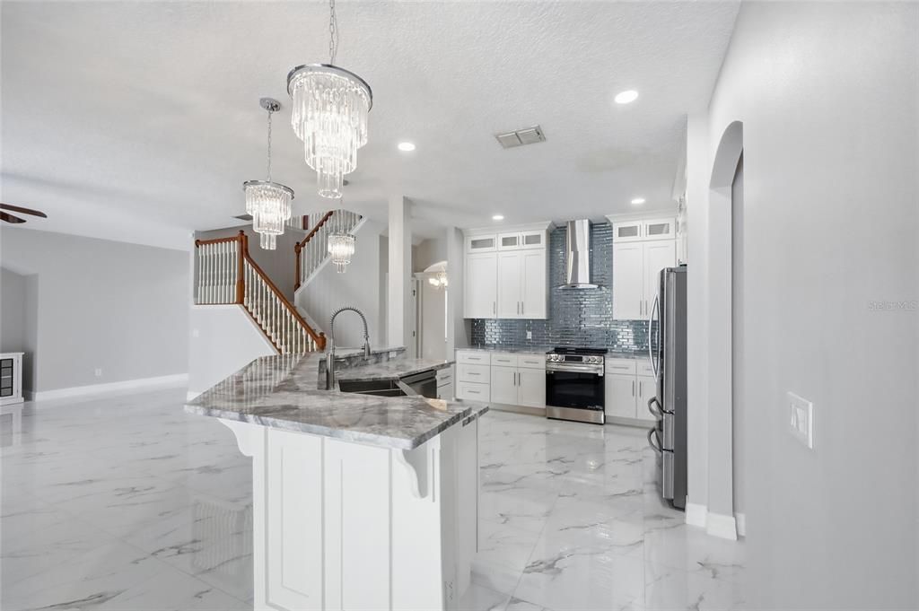 На продажу: $800,000 (6 спален, 3 ванн, 3748 Квадратных фут)