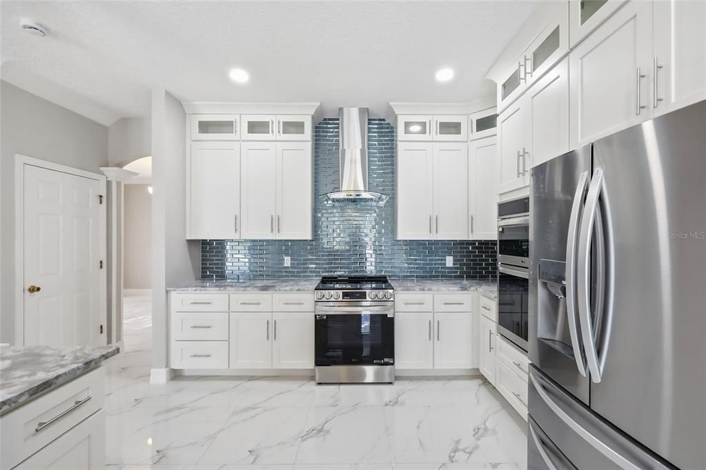 На продажу: $800,000 (6 спален, 3 ванн, 3748 Квадратных фут)