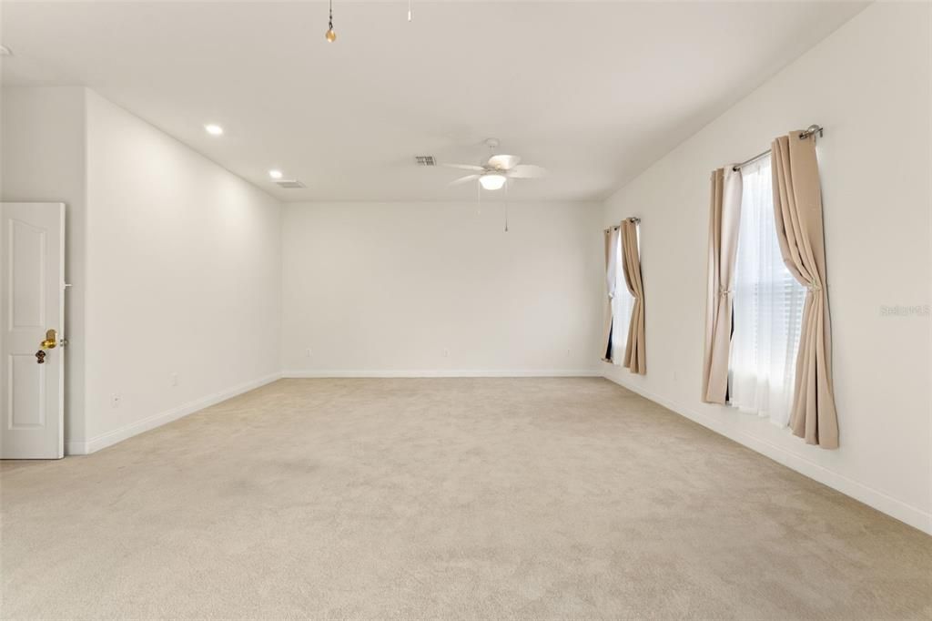 待售: $469,000 (5 贝兹, 3 浴室, 3066 平方英尺)