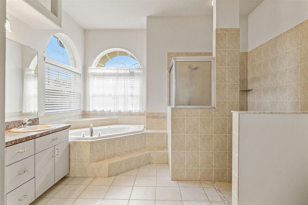 待售: $469,000 (5 贝兹, 3 浴室, 3066 平方英尺)