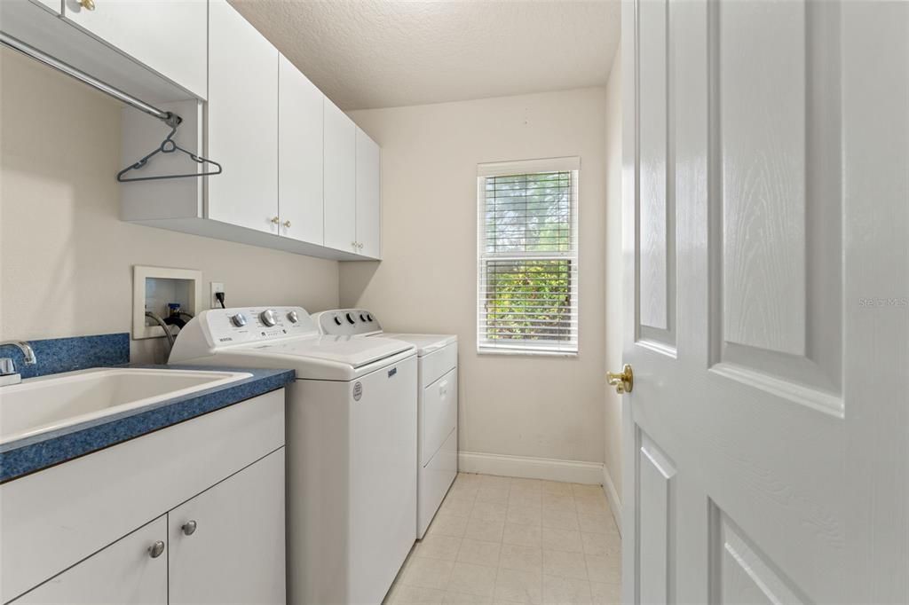 待售: $469,000 (5 贝兹, 3 浴室, 3066 平方英尺)