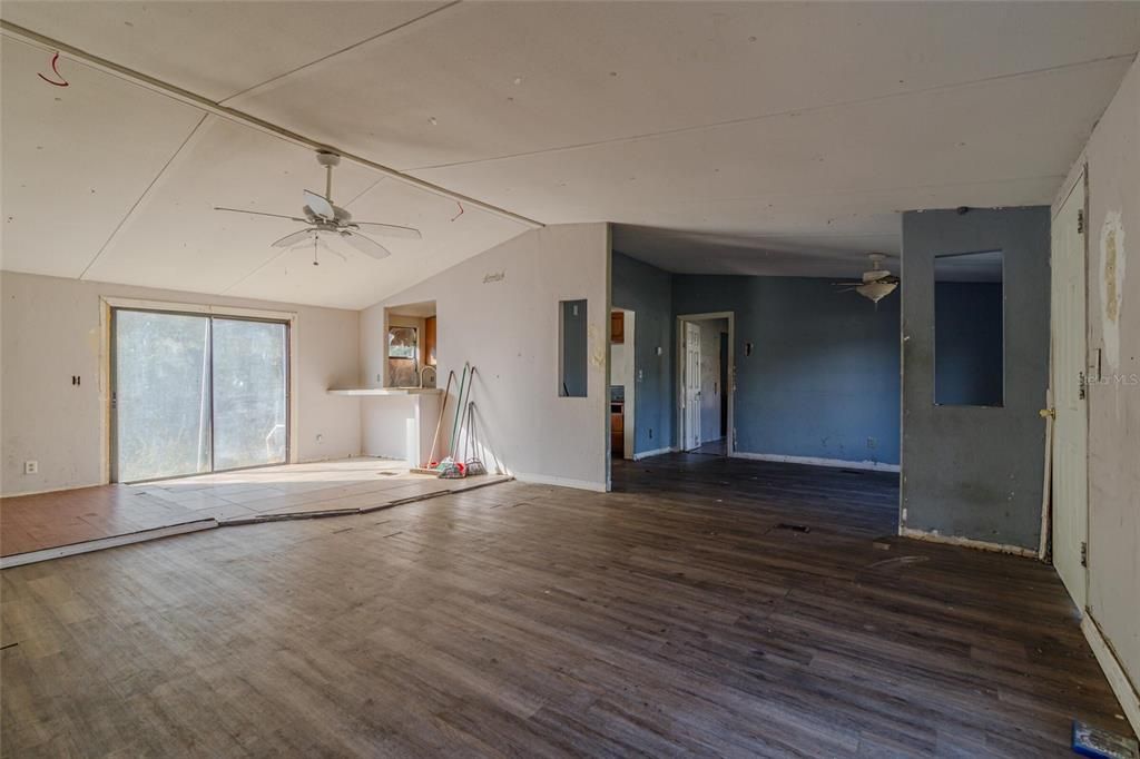 На продажу: $89,000 (3 спален, 2 ванн, 1300 Квадратных фут)